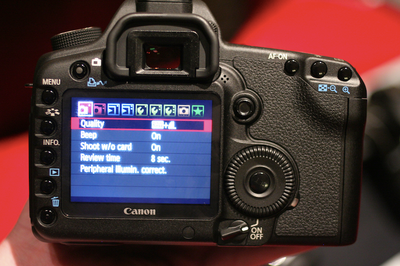 Illustration for article titled Hands-On: Canon EOS 5D Mark II